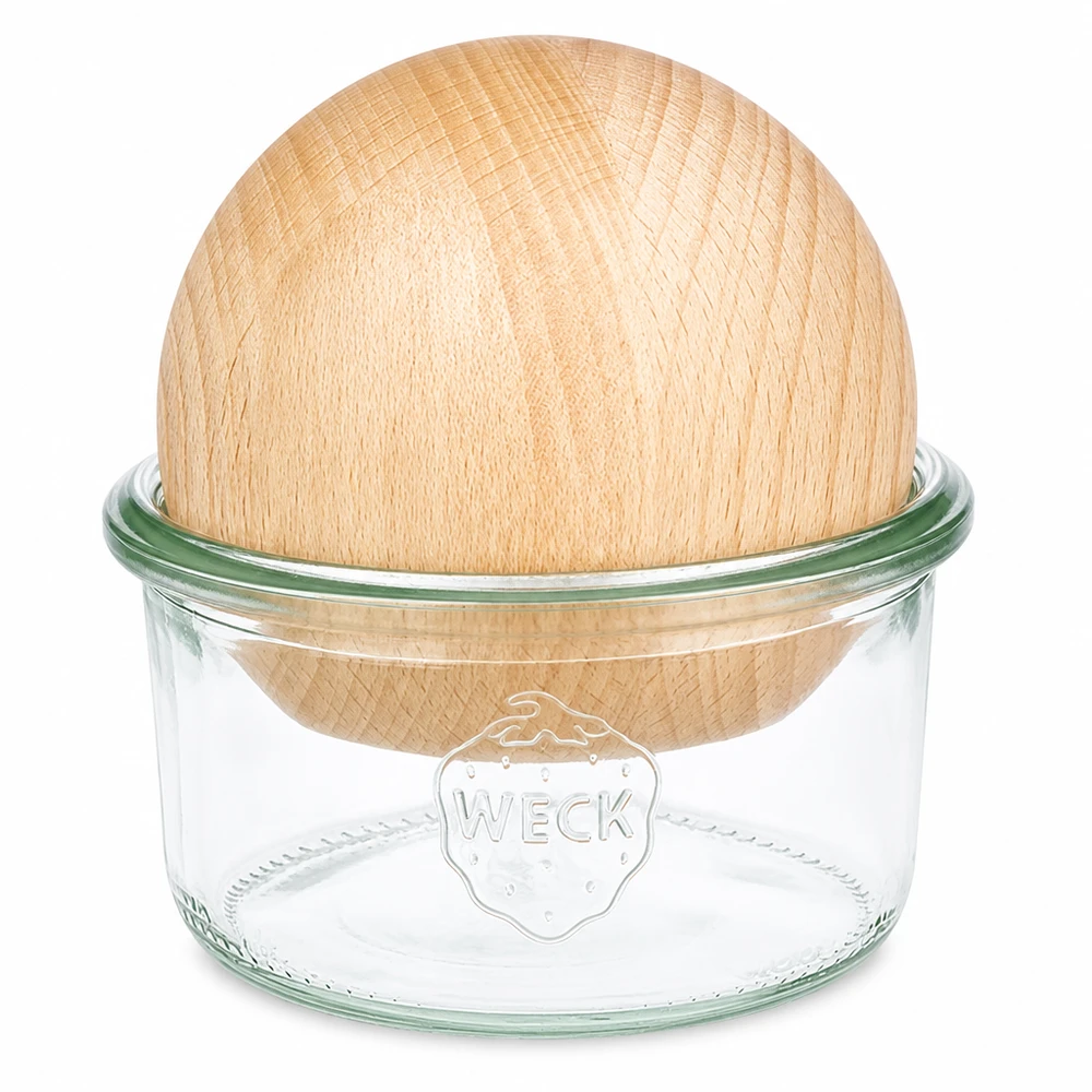 165ml stortglas WECK RR80 met houten bal WECK 165ml RR80 bekers met beukenhouten bol Houten deksel van natuurlijk hout op een witte achtergrond