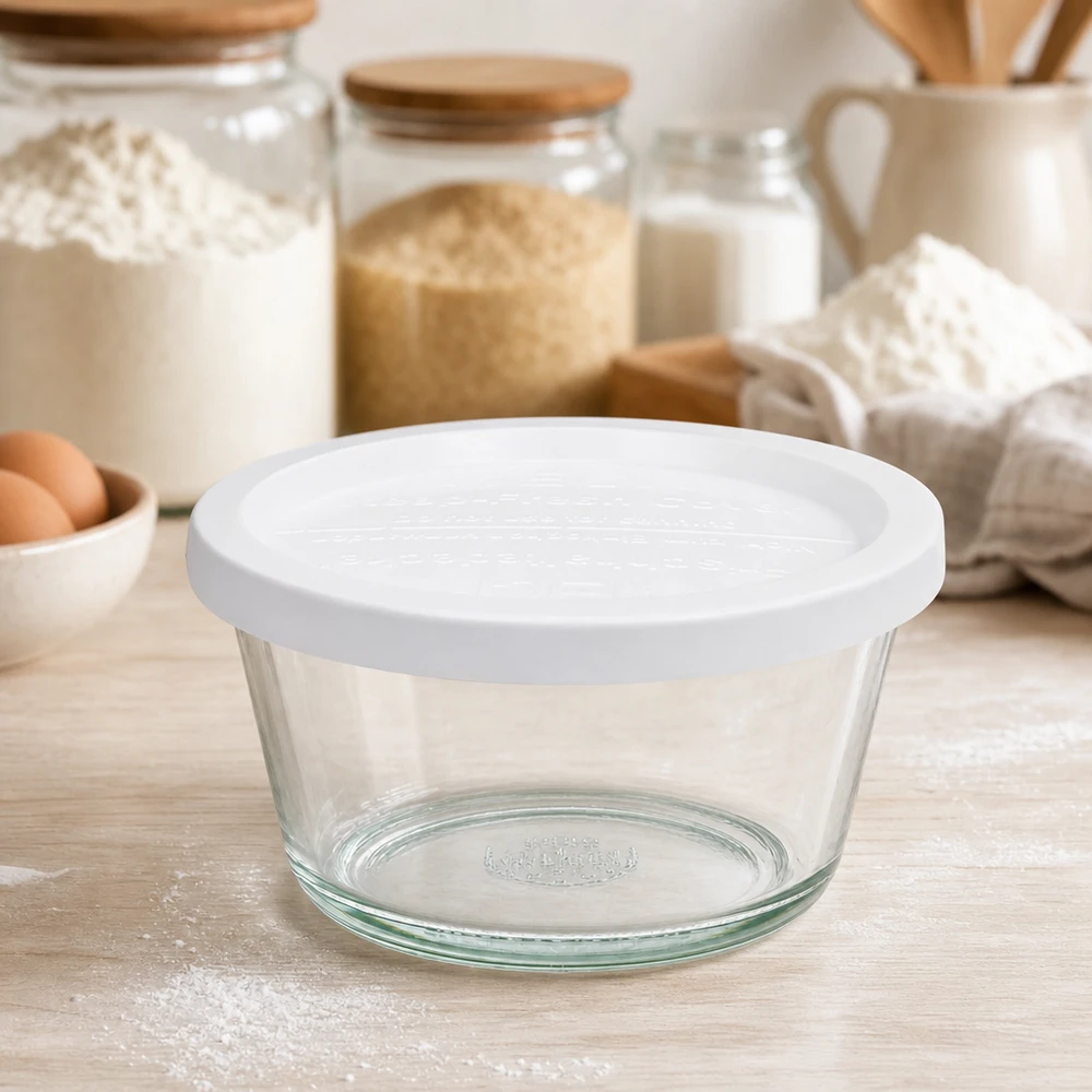 WECK gourmetpot 290ml RR100 leeg op houten tafel in Scandinavische keuken met voorraadpotten op de achtergrond
