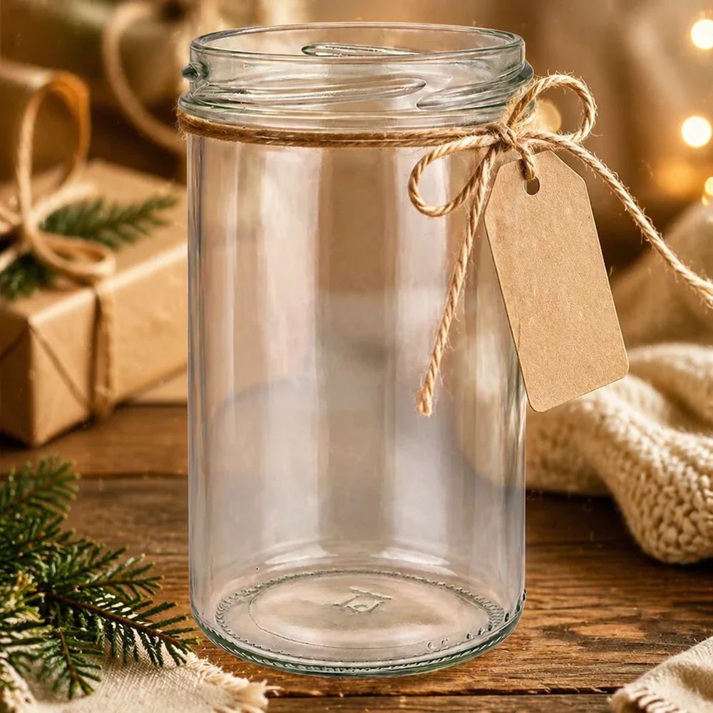 277ml beker zonder deksel (TO66) UNiTWIST Lege bekers van 277 ml met TO66-deksel en bruin cadeaulabel op een rustieke houten tafel in een gezellige sfeer