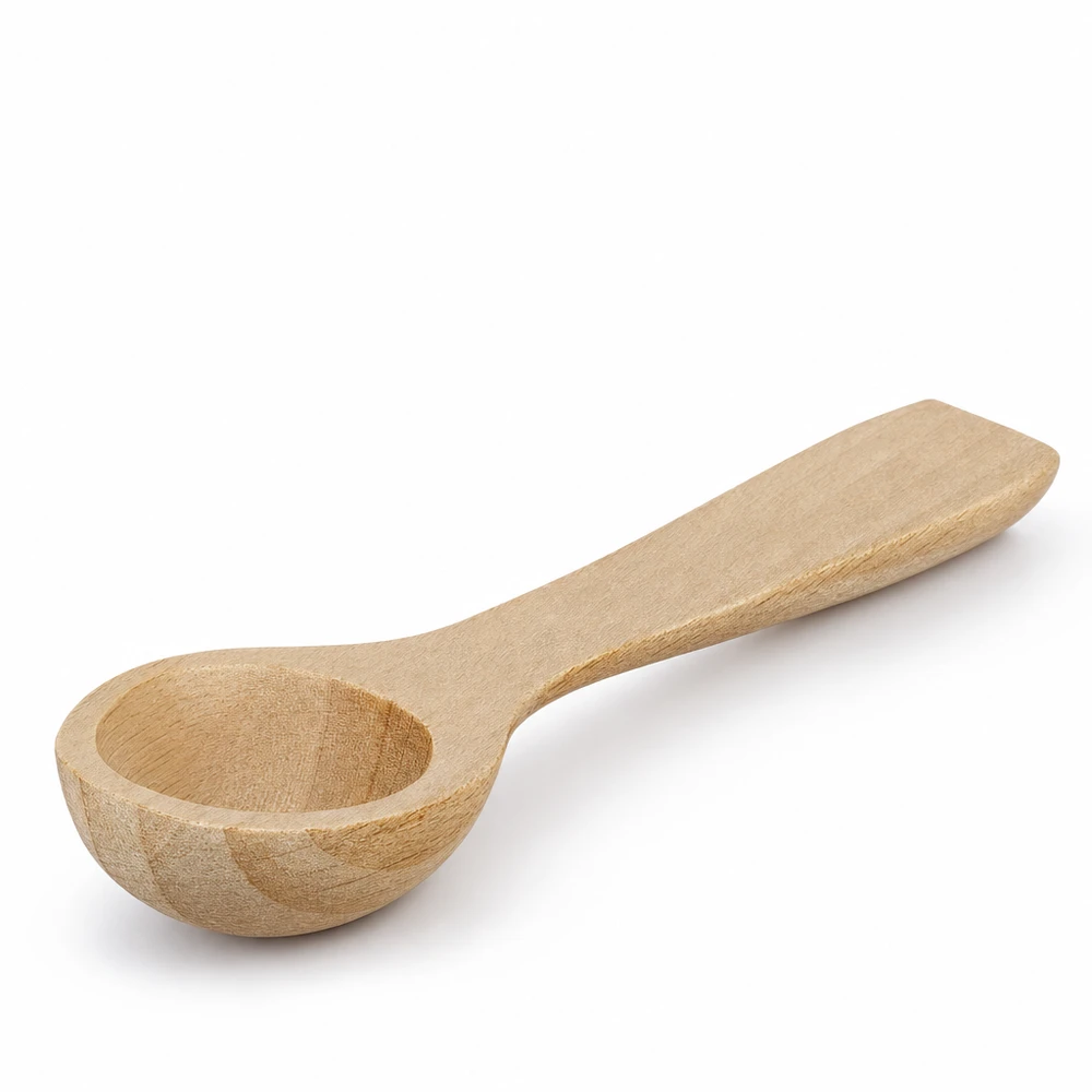 Houten schep maat S lepelvorm - 77mm lang Kleine beukenhouten lepel 7,7 cm in de vorm van een lepel op een witte achtergrond Detailweergave Houtnerf Keukengerei