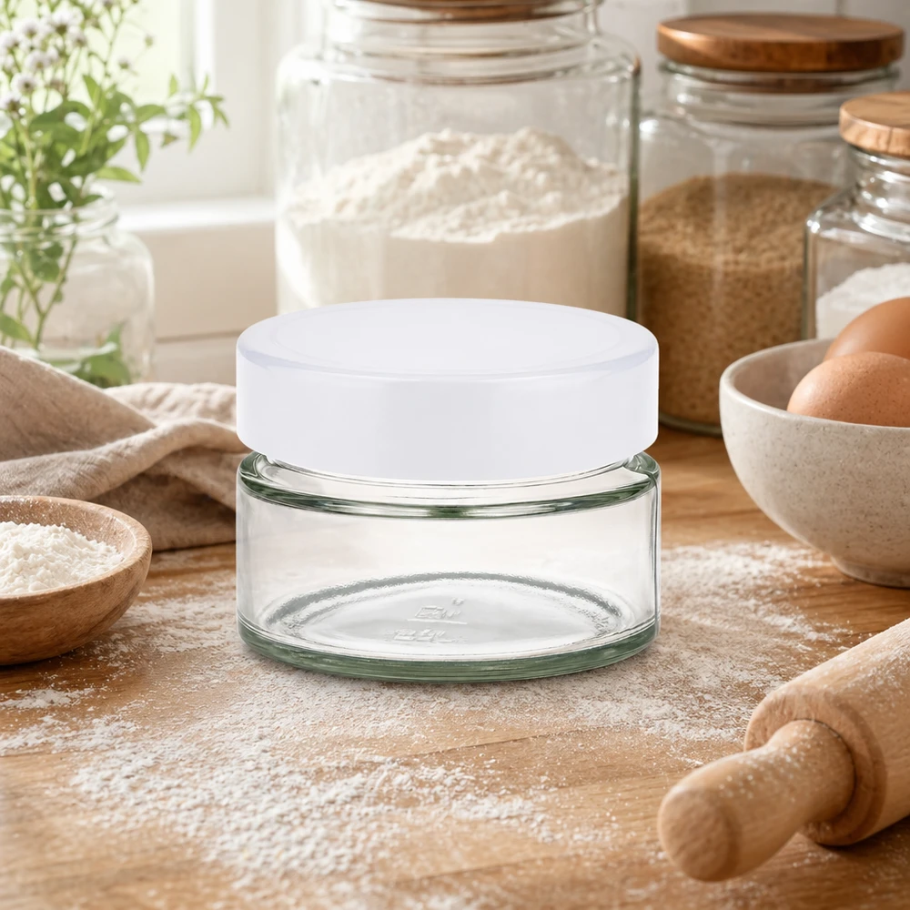 130 ml ronde pot UNiTWIST BasicSeal wit in keuken met bakingrediënten - Meel Eieren Deegroller Keukensfeer