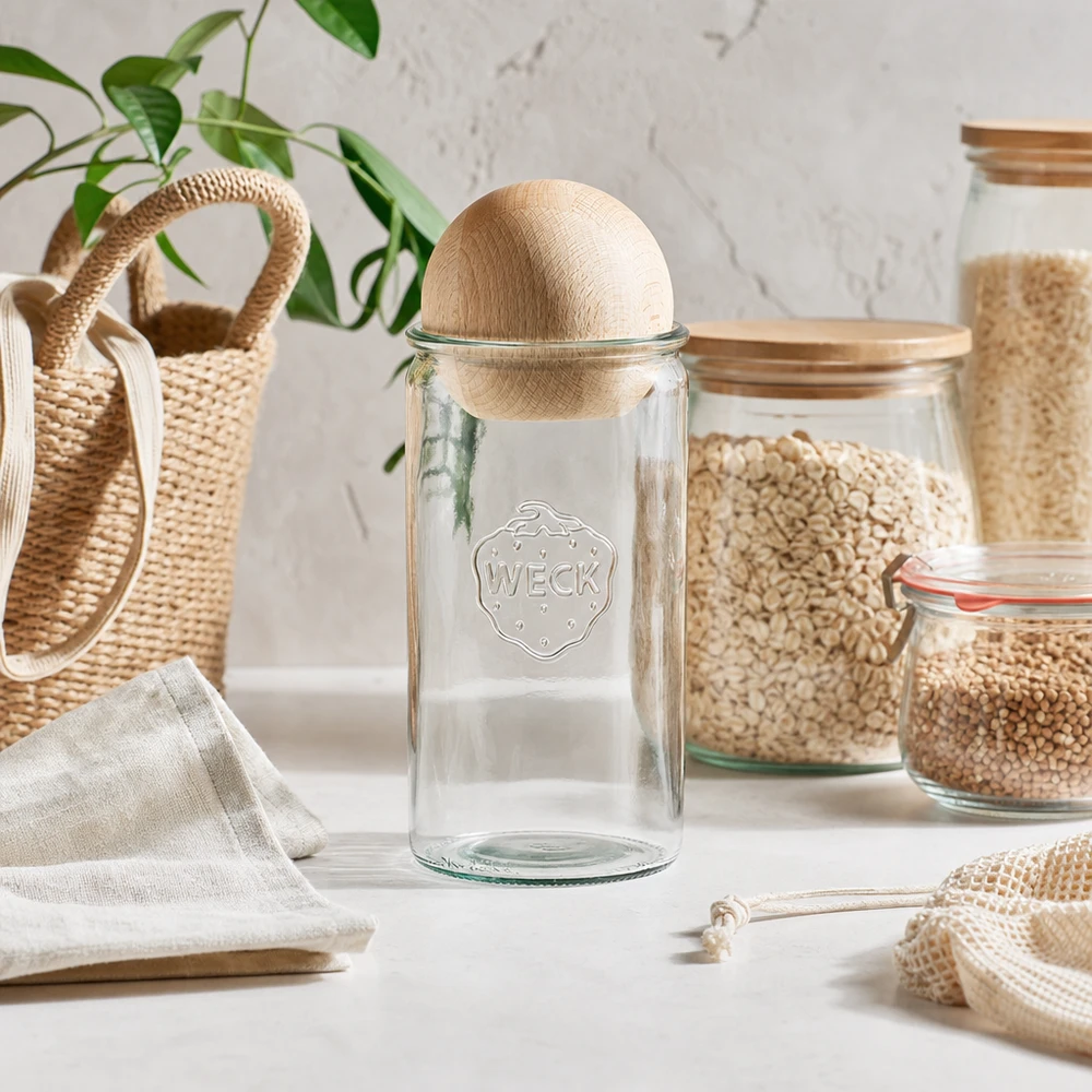 WECK pot 1590ml RR100 met houten kogelstop in zero-waste keuken met duurzame opbergoplossingen