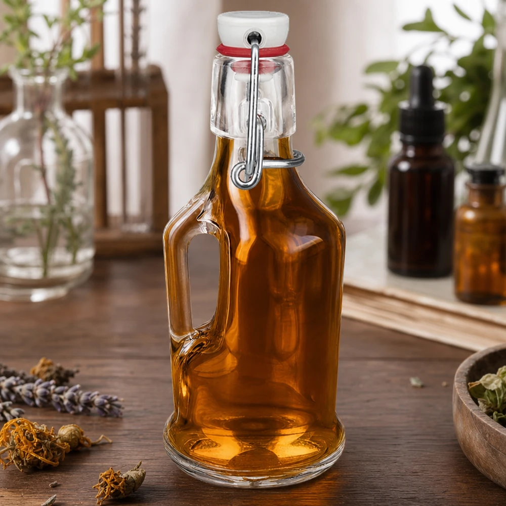200 ml glazen fles Bertha en porseleinen beugelsluiting UNiTWIST® Glazen fles Bertha 200ml amberkleurig met kruiden en gedroogde bloemen Natuurlijke cosmetica Ambience UNiTW draaisluiting