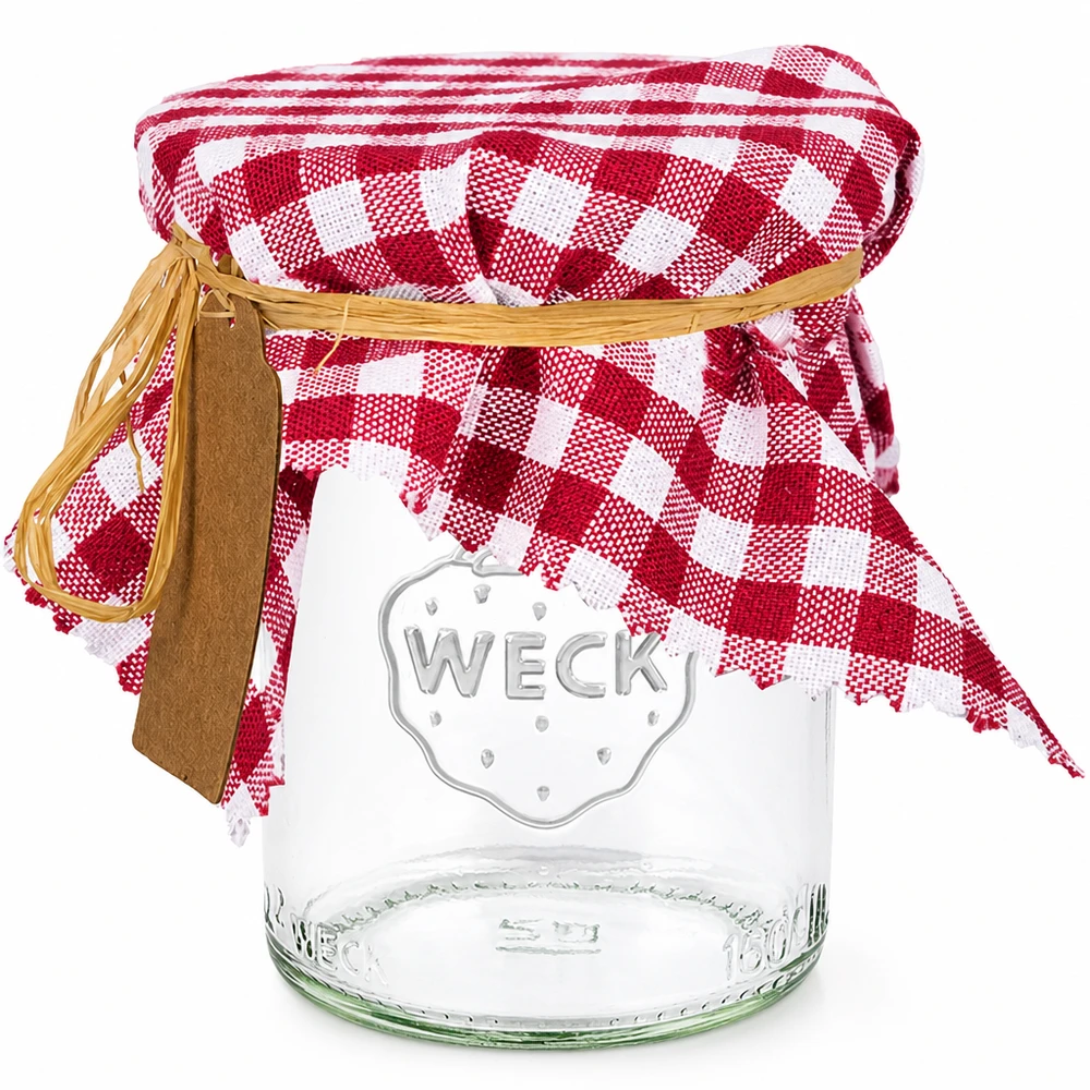 Inmaakpot met rood en wit geruit stoffen deksel en raffia als decoratie voor het deksel