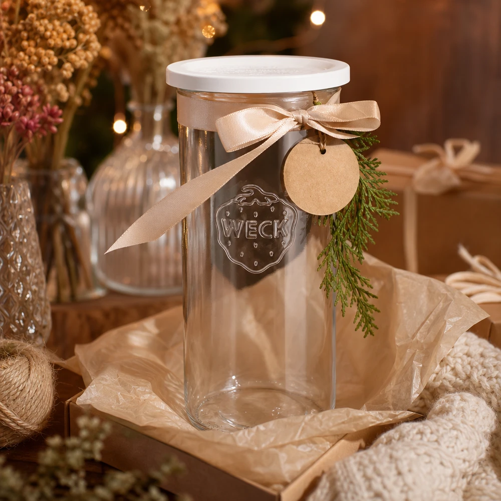 WECK 1500ml RR100 bekers versierd voor Kerstmis met een strikhanger en sparrentak als cadeau-idee