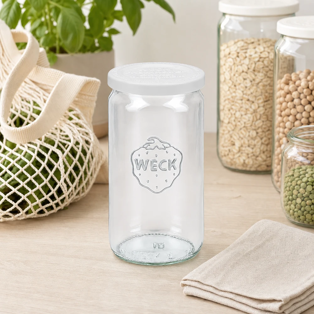 340ml cilinderglas met vershouddeksel WECK RR60 WECK cilinderpot 340ml leeg met RR60 vershouddeksel in Scandinavische keuken tussen voorraadpotten en gaaszakje