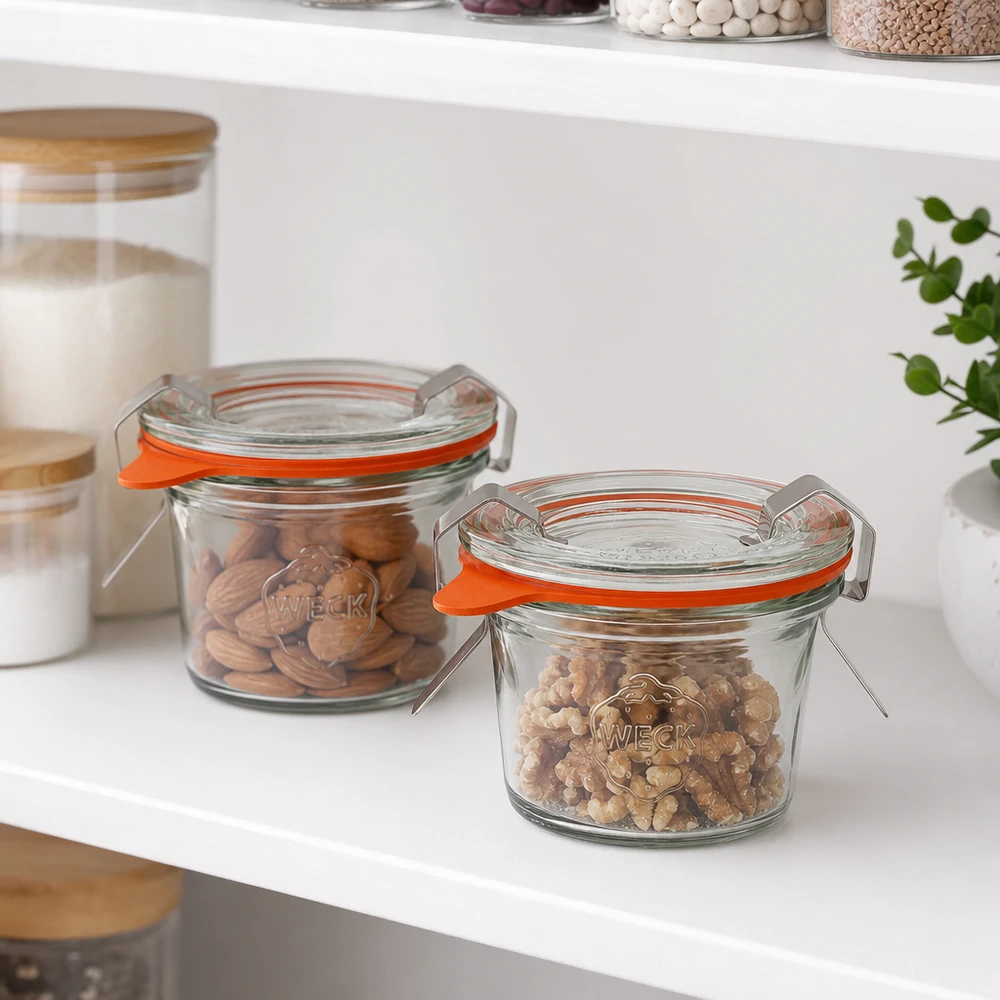 35ml stortglas compleet WECK RR40 WECK 35ml RR40 trommels in een moderne keuken voor het stijlvol bewaren van noten en droge proviand