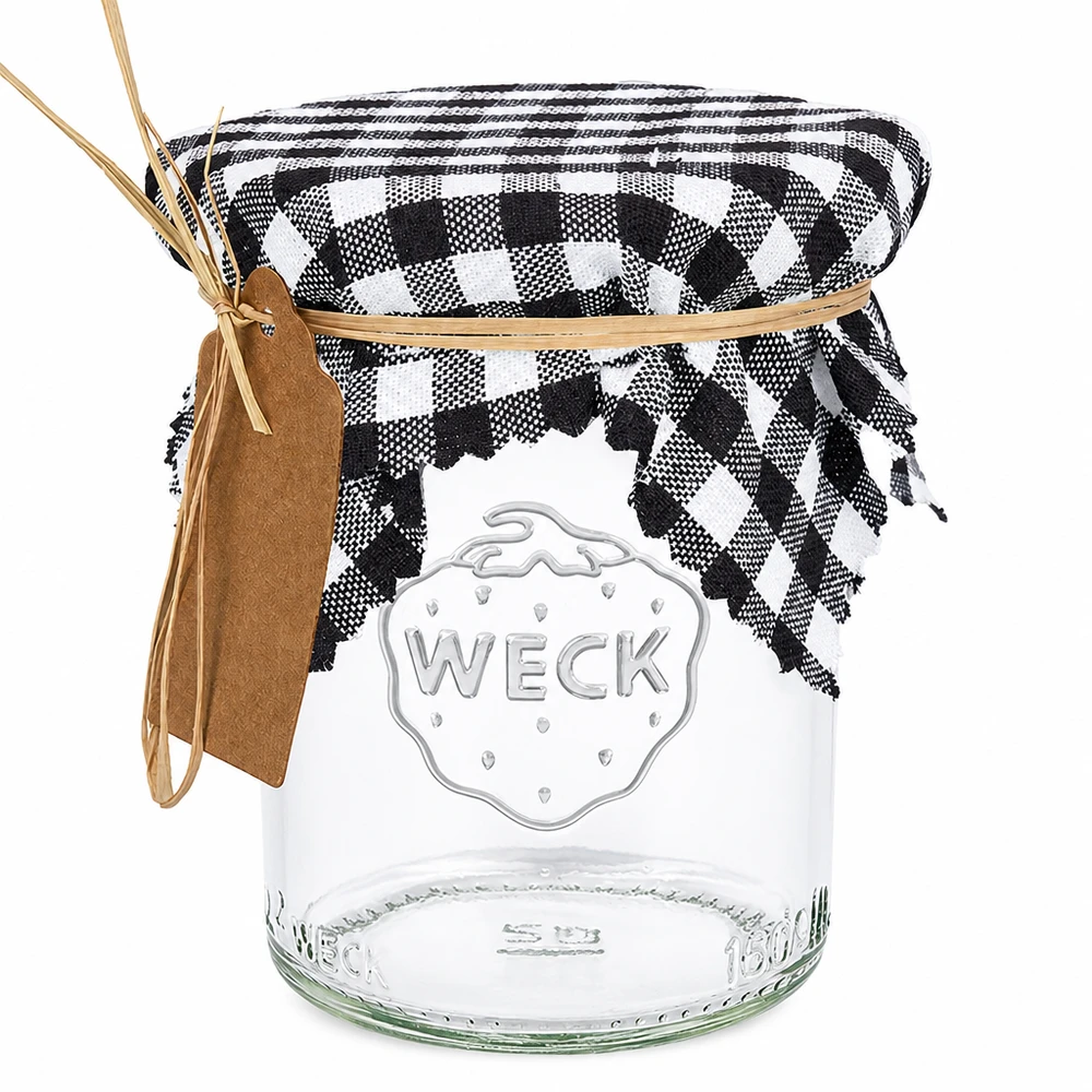 Weckpot met zwart-wit geblokt stoffen deksel en raffiastrik, decoratieve opslag in landhuisstijl
