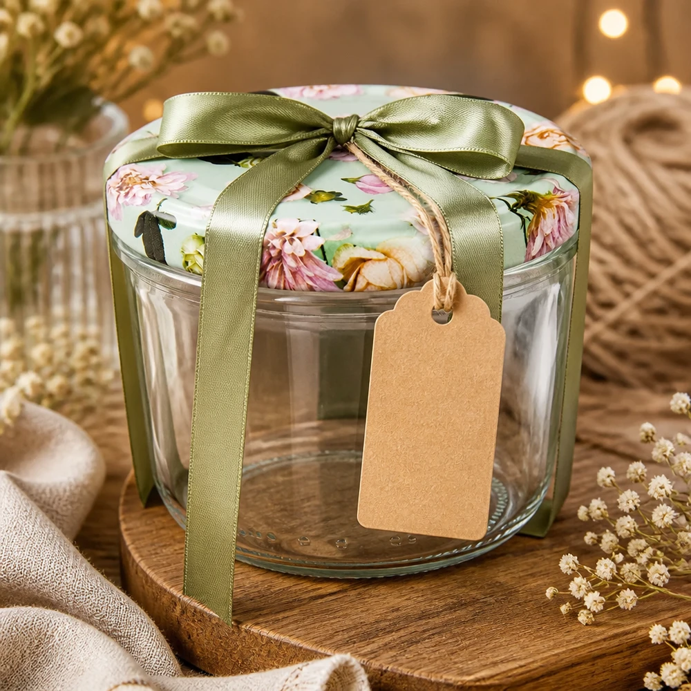 Glazen van 230 ml + BasicSeal-deksel met muntbloem UNiTWIST 230 ml bekers als cadeau versierd met een groene strik en label, perfect voor zelfgemaakte jam